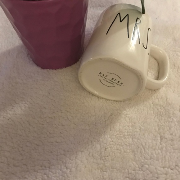 New! Rae Dunn “Mrs” Collectible Coffee/Tea Mug - Picture 3 of 4
